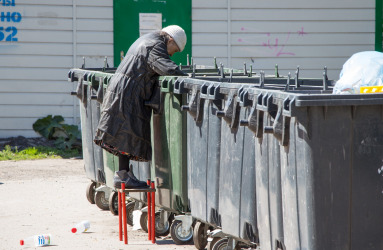 dumpster_diving_in_russia.jpg