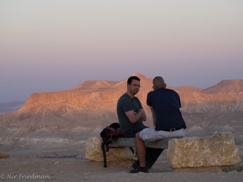 לירון במהלך עבודת השדה בפוסט-דוקטורט, שדה בוקר. צילום: ניר פרידמן 